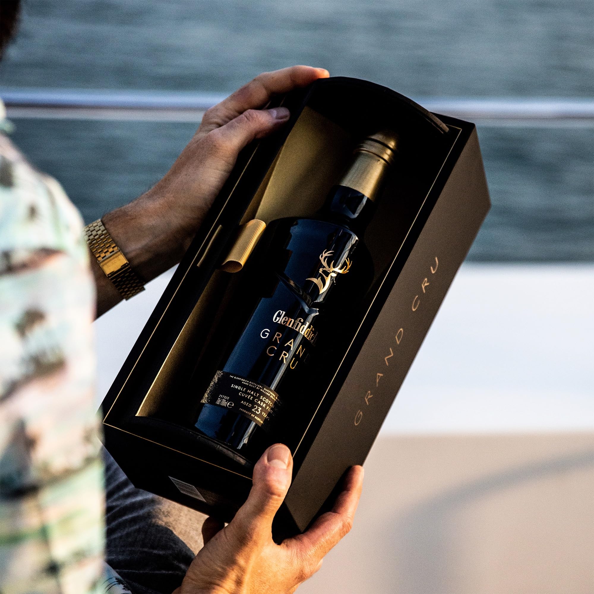 グレンフィディック 23年 グランクリュ　Glenfiddich Amazon.co.jp: GLENFIDDICH(グレンフィディック) 23年 グラン
